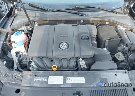 2014 Volkswagen Passat 2.5L S z USA, uszkodzony, nr VIN 1VWAP7A30EC038302